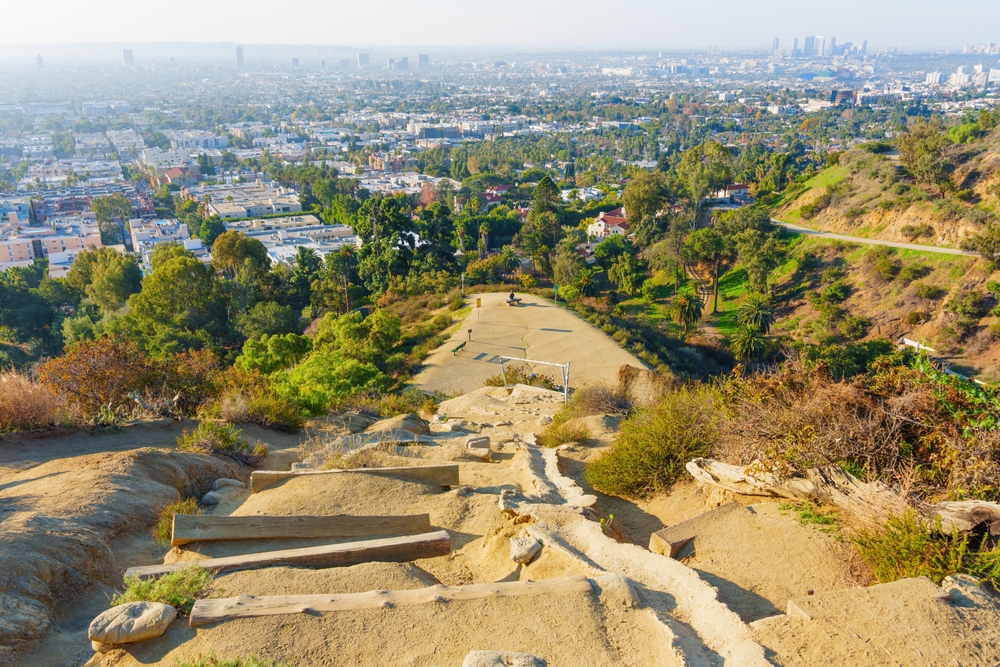 Hiking,Trail,In,Runyon,Canyon,Park,Leading,To,A,Scenic