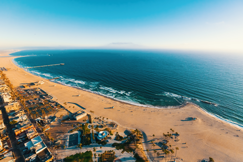 Aerial,View,Of,The,Shoreline,In,Venice,Beach,,Ca