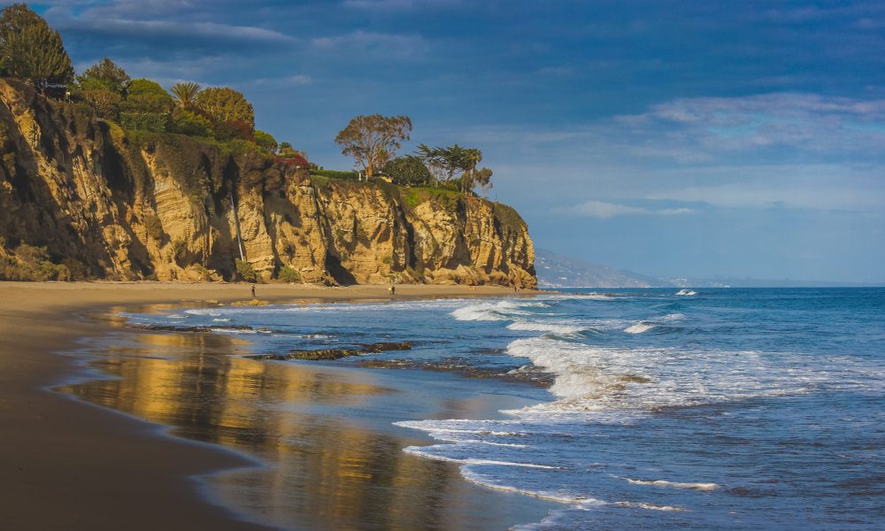 Beachside,View,Of,Beautiful,Blue,Pacific,Ocean,And,Stunning,Cliffs